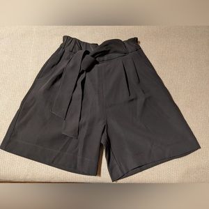 Lululemon Noir Short 5.5"